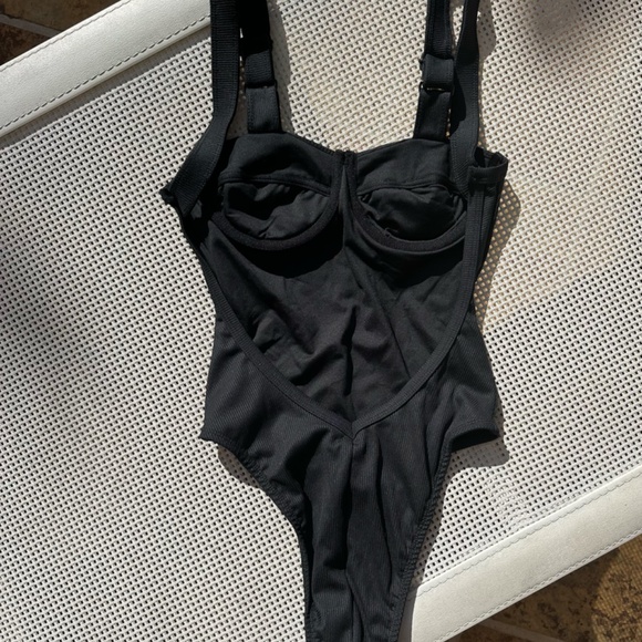 Minimale Animale One Piece Swimsuit - Picture 4 of 5